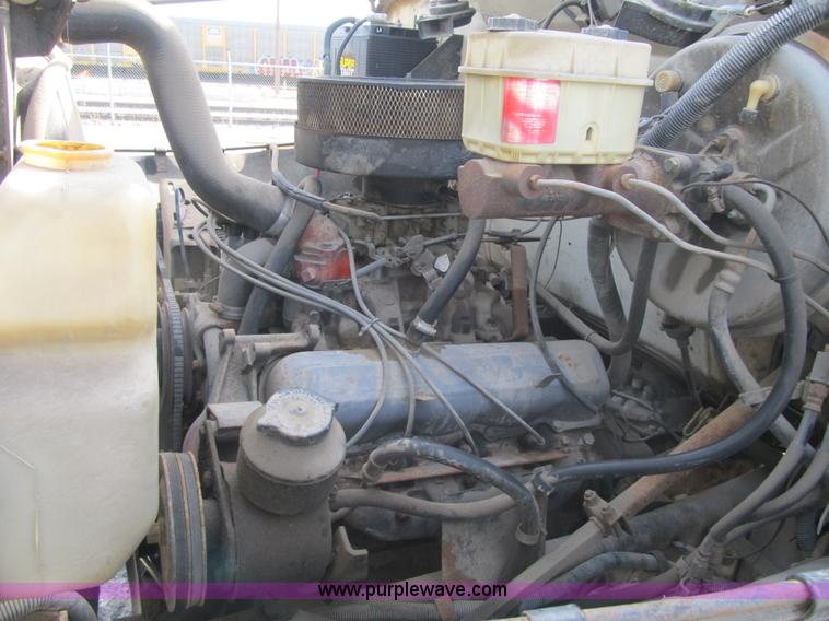 image for item F8961 1984 International 1724 flatbed truck