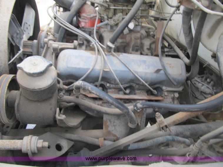 image for item F8961 1984 International 1724 flatbed truck