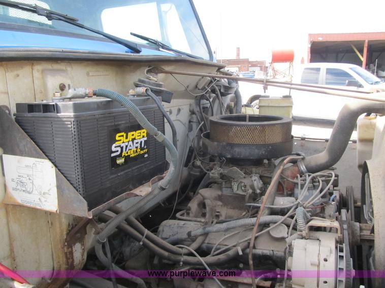 image for item F8961 1984 International 1724 flatbed truck