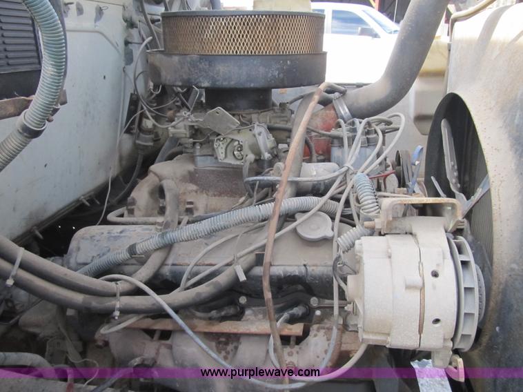 image for item F8961 1984 International 1724 flatbed truck