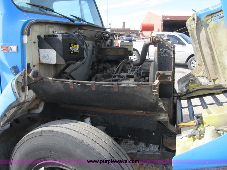 image for item F8961 1984 International 1724 flatbed truck