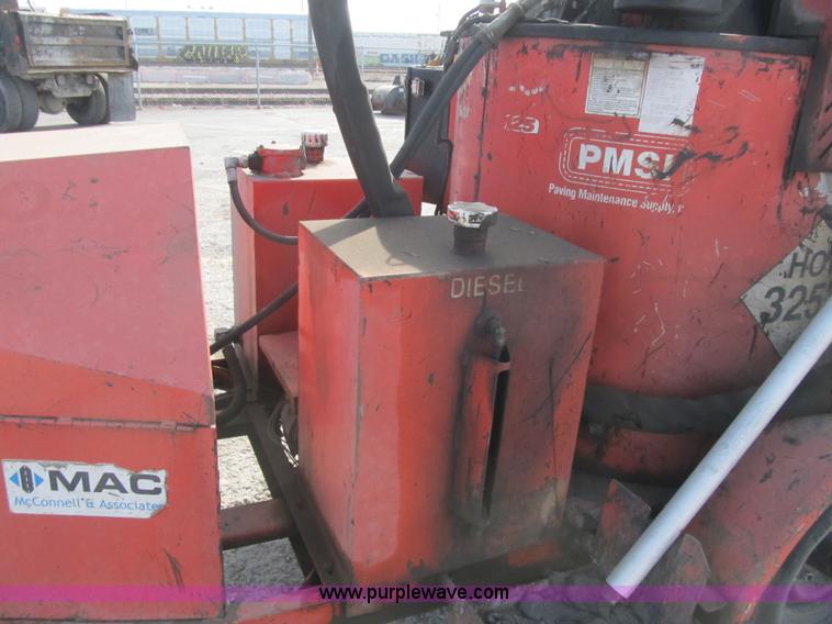 image for item F8963 2005 Crafco Super Shot SS125 melter applicator