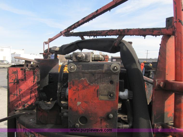 image for item F8963 2005 Crafco Super Shot SS125 melter applicator