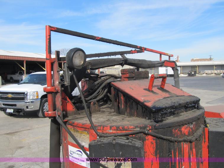 image for item F8963 2005 Crafco Super Shot SS125 melter applicator