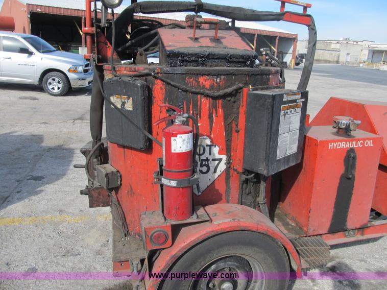 image for item F8963 2005 Crafco Super Shot SS125 melter applicator