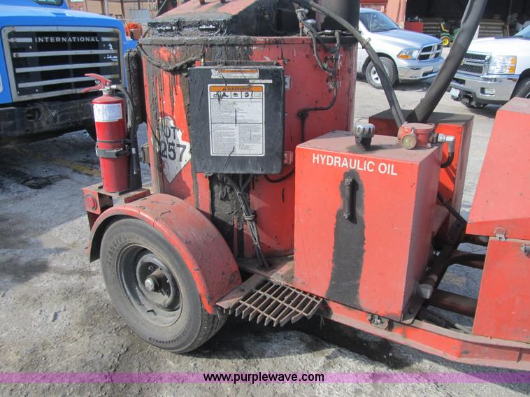 image for item F8963 2005 Crafco Super Shot SS125 melter applicator