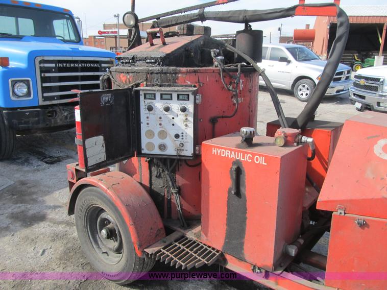 image for item F8963 2005 Crafco Super Shot SS125 melter applicator