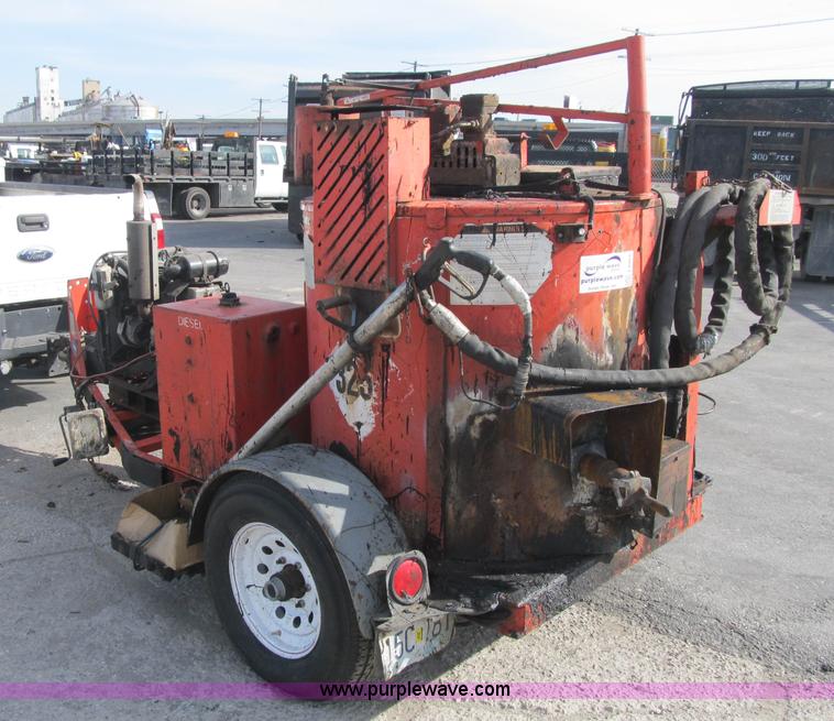 image for item F8964 1999 Crafco Super Shot SS125 melter applicator