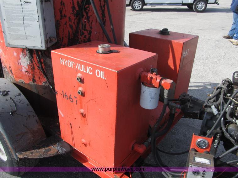 image for item F8964 1999 Crafco Super Shot SS125 melter applicator