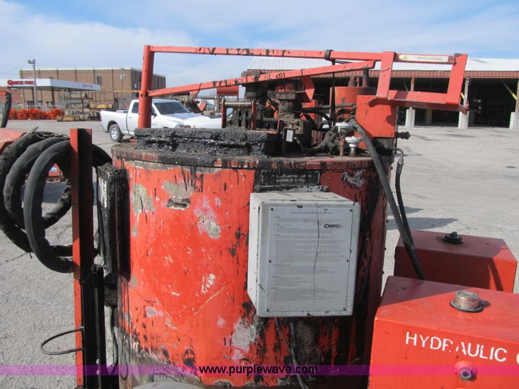 image for item F8964 1999 Crafco Super Shot SS125 melter applicator