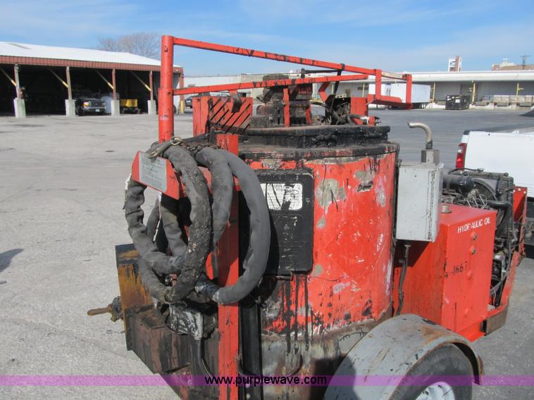 image for item F8964 1999 Crafco Super Shot SS125 melter applicator