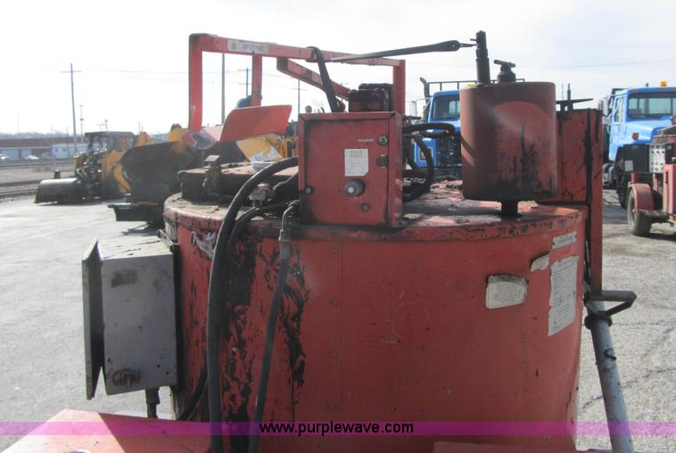 image for item F8964 1999 Crafco Super Shot SS125 melter applicator