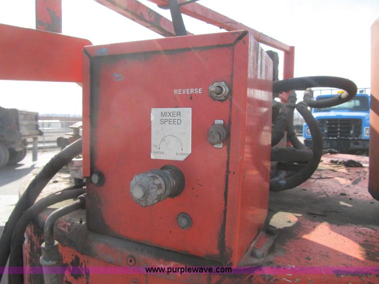 image for item F8964 1999 Crafco Super Shot SS125 melter applicator