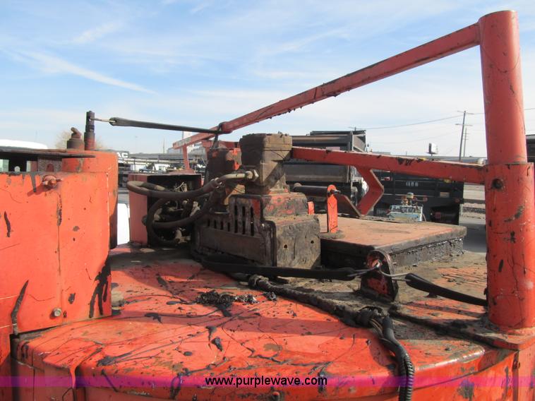 image for item F8964 1999 Crafco Super Shot SS125 melter applicator