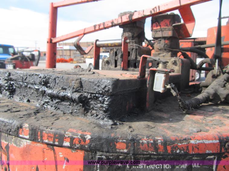 image for item F8964 1999 Crafco Super Shot SS125 melter applicator