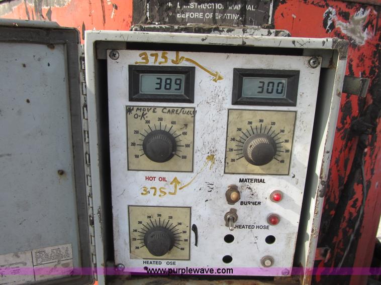 image for item F8964 1999 Crafco Super Shot SS125 melter applicator