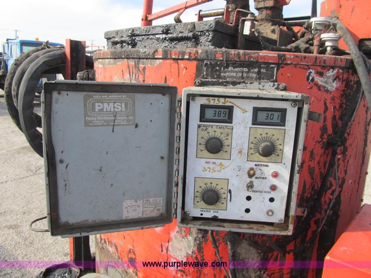 image for item F8964 1999 Crafco Super Shot SS125 melter applicator