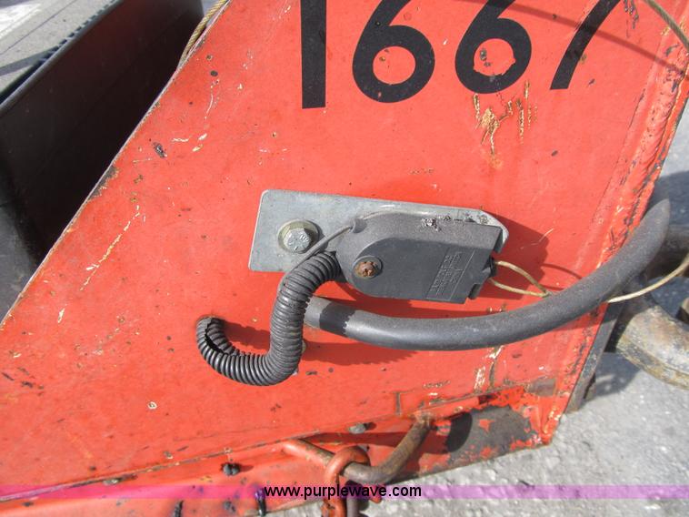 image for item F8964 1999 Crafco Super Shot SS125 melter applicator