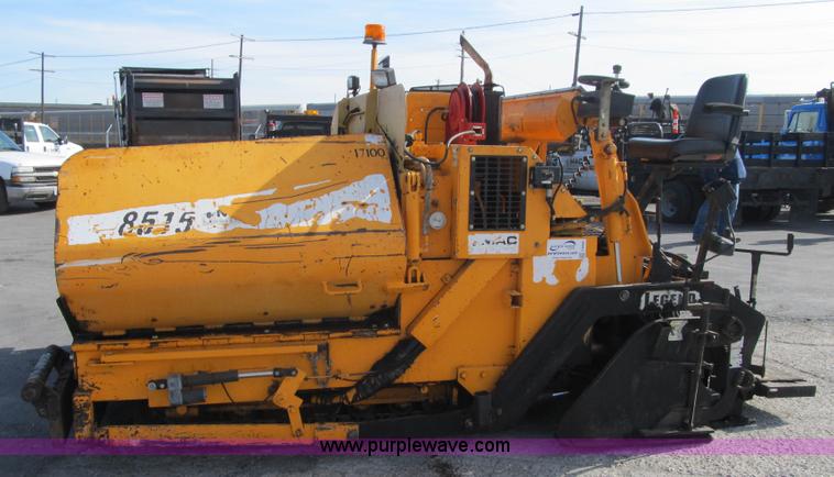 image for item F8965 2006 LeeBoy L-8515-T paver