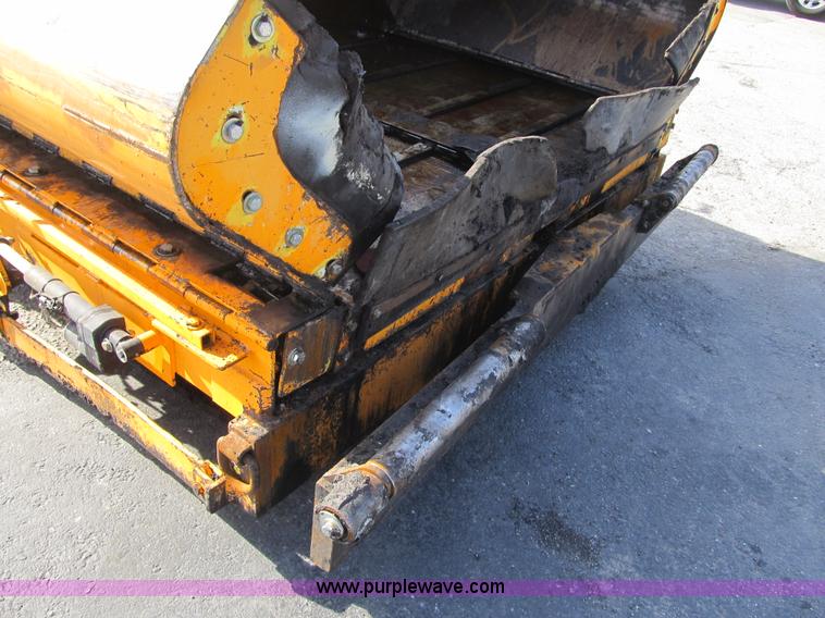 image for item F8965 2006 LeeBoy L-8515-T paver