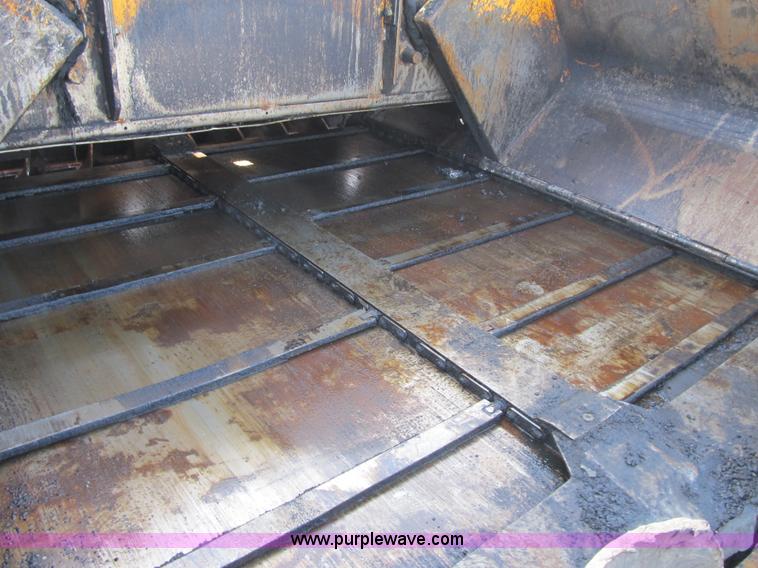 image for item F8965 2006 LeeBoy L-8515-T paver