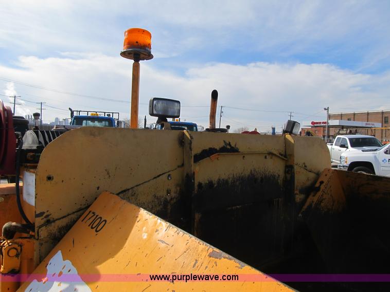 image for item F8965 2006 LeeBoy L-8515-T paver