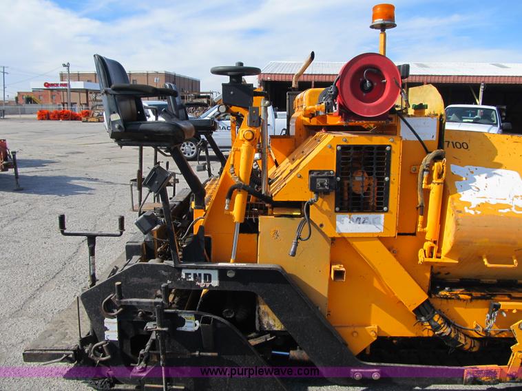 image for item F8965 2006 LeeBoy L-8515-T paver