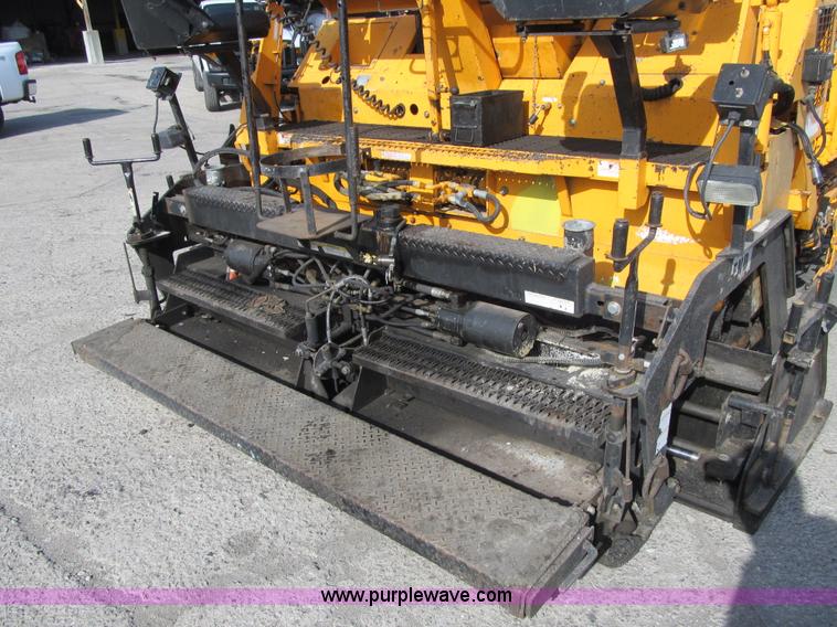 image for item F8965 2006 LeeBoy L-8515-T paver