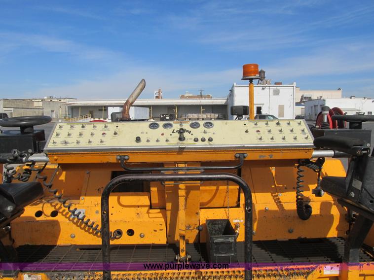 image for item F8965 2006 LeeBoy L-8515-T paver