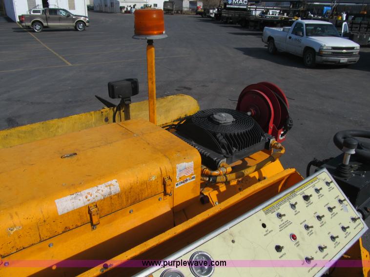 image for item F8965 2006 LeeBoy L-8515-T paver