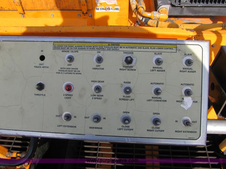 image for item F8965 2006 LeeBoy L-8515-T paver