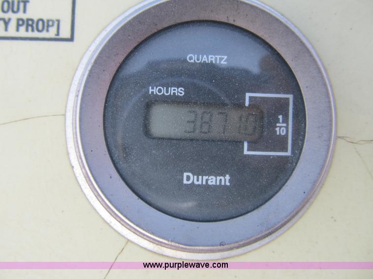 image for item F8965 2006 LeeBoy L-8515-T paver