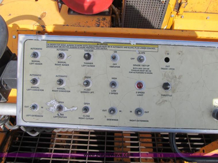 image for item F8965 2006 LeeBoy L-8515-T paver