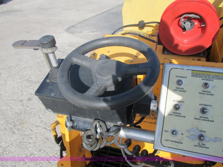 image for item F8965 2006 LeeBoy L-8515-T paver