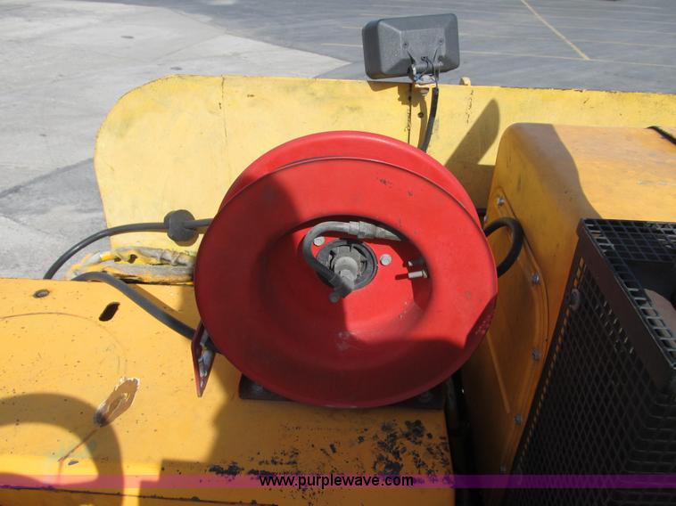 image for item F8965 2006 LeeBoy L-8515-T paver
