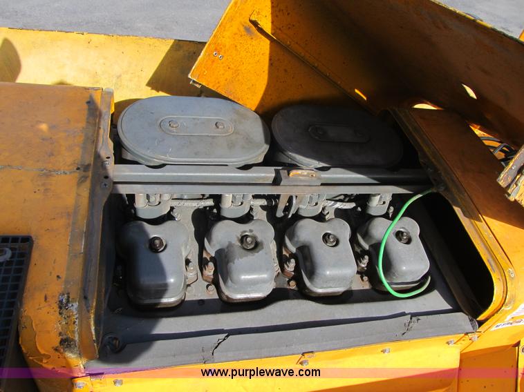 image for item F8965 2006 LeeBoy L-8515-T paver