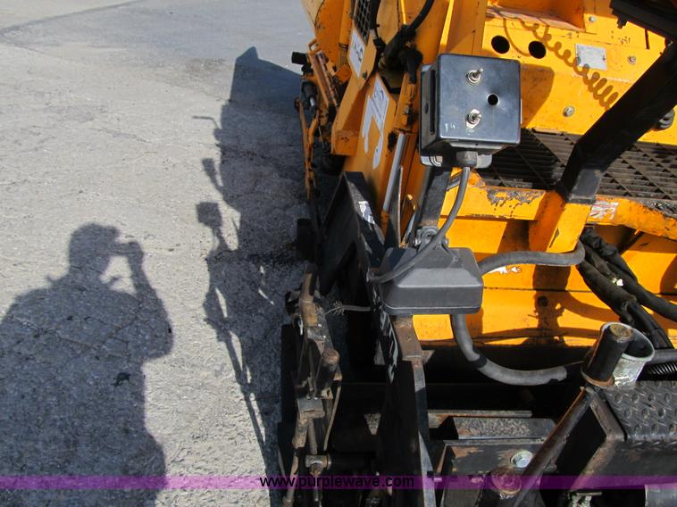 image for item F8965 2006 LeeBoy L-8515-T paver