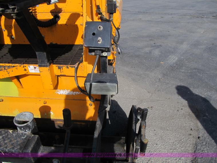 image for item F8965 2006 LeeBoy L-8515-T paver