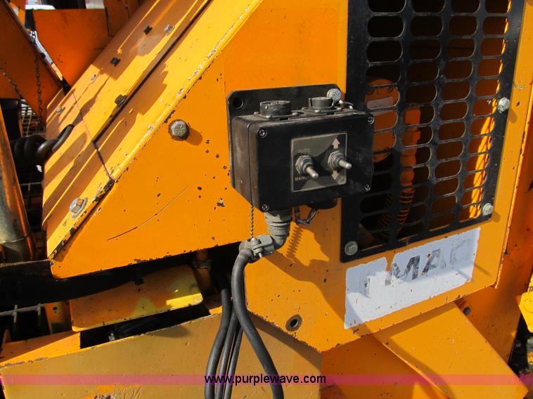 image for item F8965 2006 LeeBoy L-8515-T paver