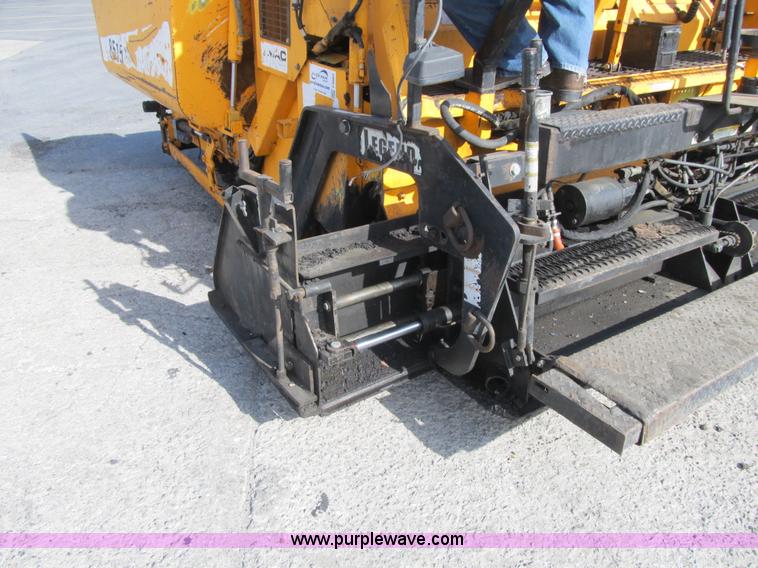 image for item F8965 2006 LeeBoy L-8515-T paver