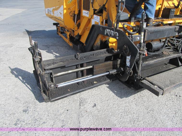 image for item F8965 2006 LeeBoy L-8515-T paver