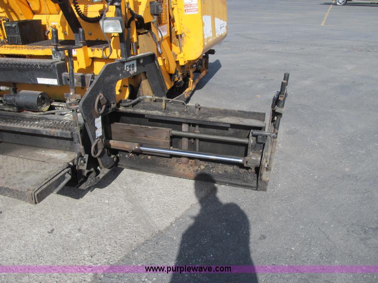 image for item F8965 2006 LeeBoy L-8515-T paver