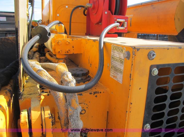 image for item F8965 2006 LeeBoy L-8515-T paver