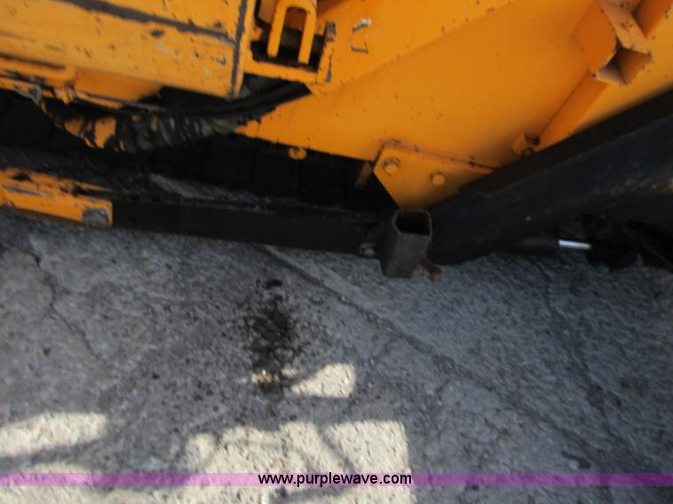 image for item F8965 2006 LeeBoy L-8515-T paver