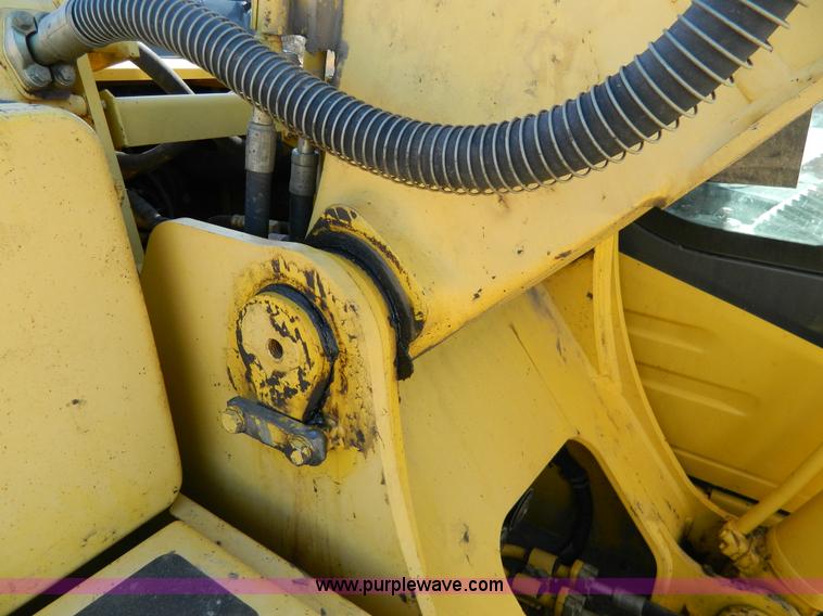 image for item H2273 2003 Komatsu PC200LC-7 excavator