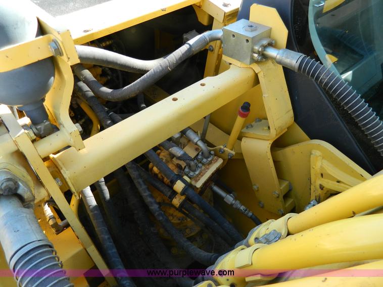image for item H2273 2003 Komatsu PC200LC-7 excavator