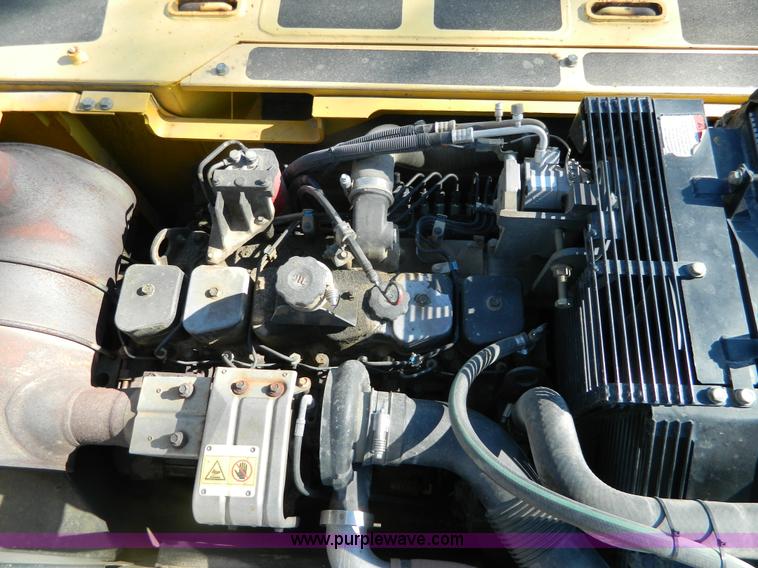 image for item H2273 2003 Komatsu PC200LC-7 excavator