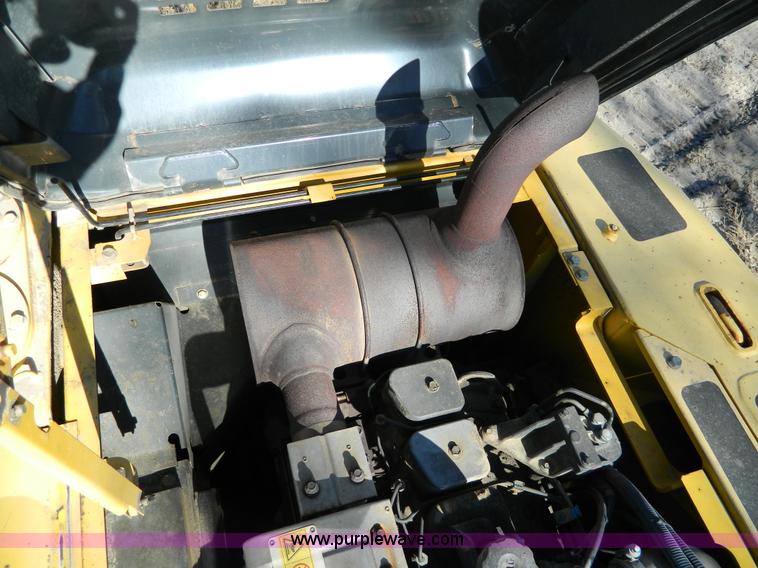 image for item H2273 2003 Komatsu PC200LC-7 excavator