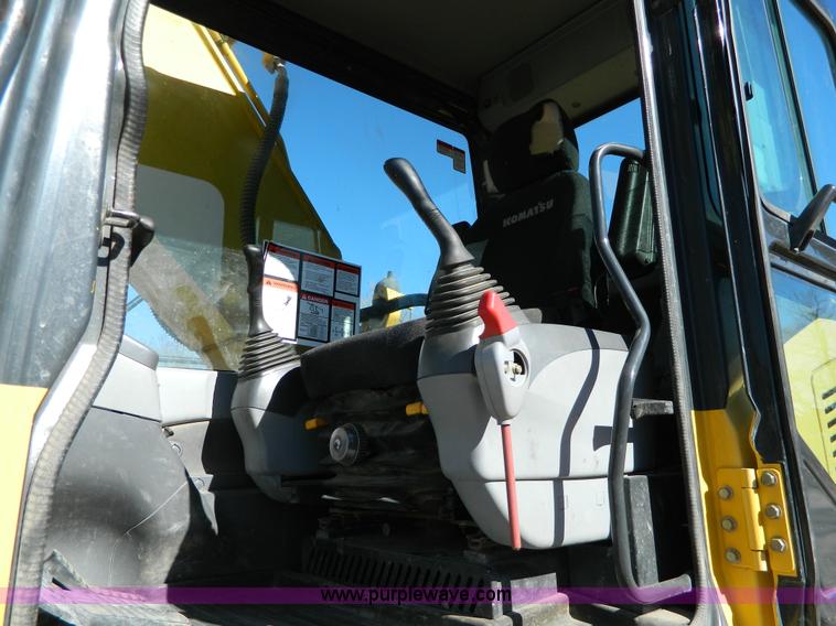 image for item H2273 2003 Komatsu PC200LC-7 excavator