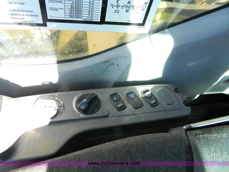 image for item H2273 2003 Komatsu PC200LC-7 excavator